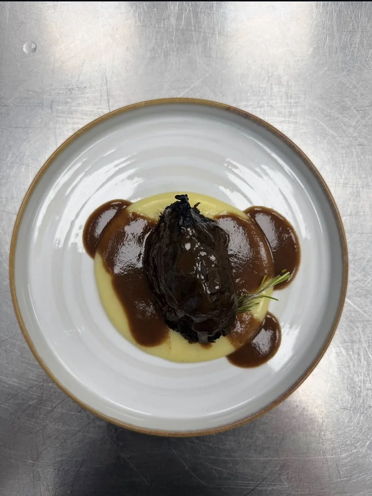 Guancia di maiale su crema di patate con ristretto al Sangiovese